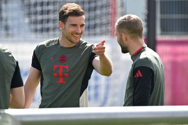 Leon GORETZKA Bayern Muenchen points to Konrad LAIMER Bayern Muenchen final training on 06 04 2026 Soccer Champions League,Season 2025 26, Quarterfinals Real Madrid FC Bayern Muenchen