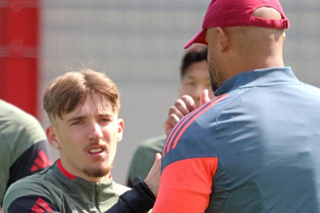 Coach Vincent Kompany welcomes 42 Lennart Karl, Portraet, Portrait, Football Final training before UEFA Champions League match Real Madrid CF FC Bayern München 06 04 2026 Training ground, Säbenerstr PHOTO Mladen Lackovic LakoPress