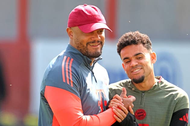 Coach Vincent Kompany welcomes 14 Luis Diaz, Portraet, Portrait, Football Final training before UEFA Champions League match Real Madrid CF FC Bayern München 06 04 2026 Training ground, Säbenerstr PHOTO Mladen Lackovic LakoPress