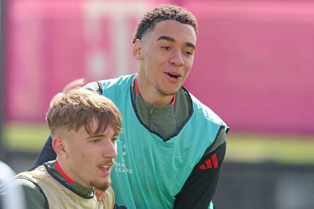 42 Jamal Musiala, 42 Lennart Karl, are in a good mood, Portraet, Portrait, Soccer Final training before UEFA Champions League match Real Madrid CF FC Bayern München 06 04 2026 Training ground, Säbenerstr PHOTO Mladen Lackovic LakoPress