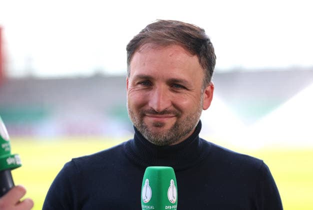 Football, Women, 2025 2026 season, FC Bayern Munich SGS Essen, DFB Cup, semi-final, Campus Jose Barcala, Coach FC Bayern Munich in an interview, Head, Portrait