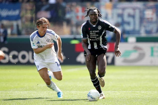 April 6, 2026, Udine, Italy: Udinese s Oumar Solet (R) and Como s Nico Paz in action during the Italian Serie A soccer match Udinese Calcio vs Como 1907 at the Friuli - Bluenergy Stadium in Udine, Italy, 6 April 2026. ANSA GABRIELE MENIS. Soccer: Serie A; Udinese Vs Como  - ZUMAa110 20260406_zaf_a110_017 Copyright: xGabrielexMenisx