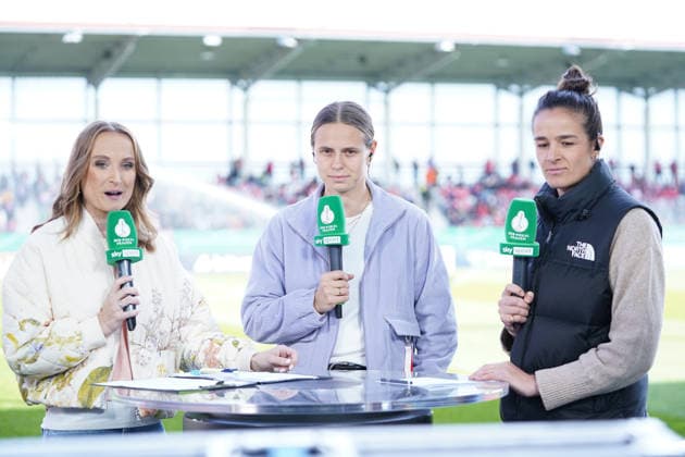 Nele Ocik , Klara Bühl 17 FC Bayern and Lena Lotzen at the DFB Cup semi-final FC Bayern Munich SGS Essen on 06 04 2026 in Munich Munich FC Bayern Campus Bayern Germany