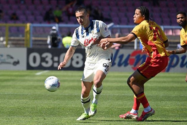 Nikola Krstovic (Atalanta BC) in action during US Lecce vs Atalanta BC, Italian soccer Serie A match in Lecce, Italy, April 06 2026  Copyright: xPasqualexGolia IPAxSportx xipa-agency.netx xx IPA_73785965 IPA_Agency_IPA73785965