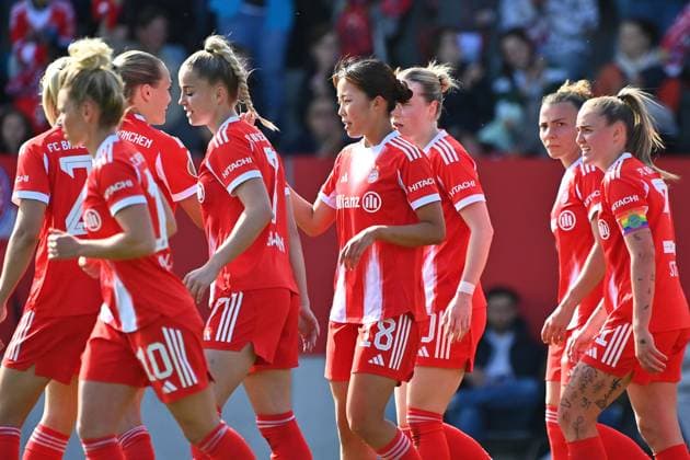 Collective goal celebration M around Momoko TANIKAWA FCB after goal to 1 0, cheering,joy,enthusiasm,action, FC Bayern Muenchen SGS Essen Soccer DFB Cup Semi-Final Women on 06 04 2026 FC BAYERN CAMPUS
