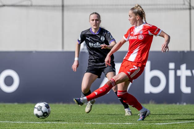 Giulia Gwinn FC Bayern Muenchen Frauen, 07 , behind Paula Flach SGS Essen, 05 GER, FC Bayern Muenchen Frauen vs SGS Essen, Football, DFB Pokal, Semifinal, Season 2025 2026, 06 04 2026 DFL DFB REGULATIONS PROHIBIT ANY USE OF PHOTOGRAPHS as IMAGE SEQUENCES and or QUASI VIDEO GER, FC Bayern Muenchen Frauen vs SGS Essen, Football, DFB Pokal, Semi-Final, Season 2025 2026, 06 04 2026 Muenchen Copyright: xEibner-Pressefoto HeikexFeinerx EP_HFR