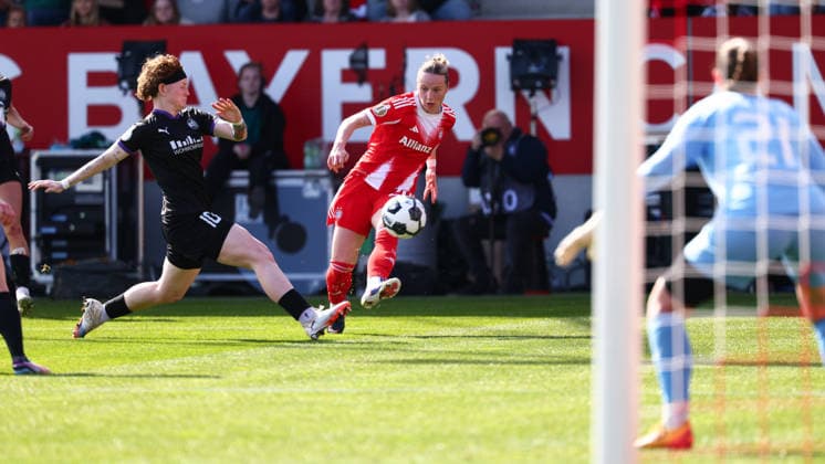 Franziska Kett 20, FC Bayern München and Natasha Kowalski 10, SGS Essen at the match between FC Bayern München v SGS Essen, Football, Women, DFB Pokal Women, 2025 2026, Semi Final on 06 04 2026 in Munich, FC Bayern Campus Bayern Germany