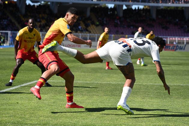 Veiga Danilo (Us Lecce) against Dos Santos Ederson (Atalanta BC) during US Lecce vs Atalanta BC, Italian soccer Serie A match in Lecce, Italy, April 06 2026  Copyright: xPasqualexGolia IPAxSportx xipa-agency.netx xx IPA_73787550 IPA_Agency_IPA73787550