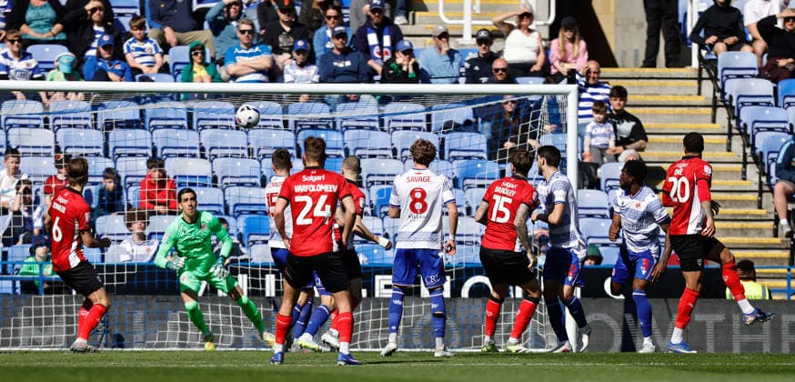Reading v Lincoln City Sky Bet League 1 Ryan One of Lincoln City scores his sides first goal during the Sky Bet League 1 match at the Select Car Leasing Stadium, Reading 06 04 2026 UK Newspapers OUT Copyright: xNeilxHolmesx FIL-23249-0010