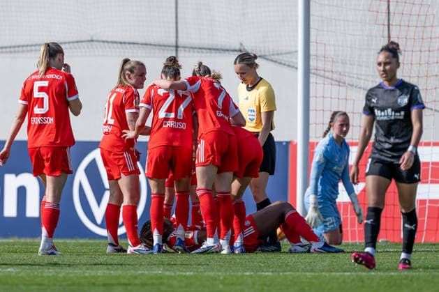 The Munich women celebrate with Edna Imade FC Bayern Muenchen Frauen, 29 their goal for 3 0 GER, FC Bayern Muenchen Frauen vs SGS Essen, Football, DFB Pokal, Semifinal, Season 2025 2026, 06 04 2026 DFL DFB REGULATIONS PROHIBIT ANY USE OF PHOTOGRAPHS as IMAGE SEQUENCES and or QUASI VIDEO GER, FC Bayern Muenchen Frauen vs SGS Essen, Football, DFB Pokal, Semi-final, Season 2025 2026, 06 04 2026 Muenchen Copyright: xEibner-Pressefoto HeikexFeinerx EP_HFR
