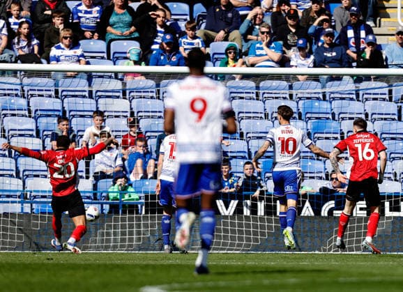 Reading v Lincoln City Sky Bet League 1 Ryan One of Lincoln City scores his sides second goal which was ruled out for offside during the Sky Bet League 1 match at the Select Car Leasing Stadium, Reading 06 04 2026 UK Newspapers OUT Copyright: xNeilxHolmesx FIL-23249-0011