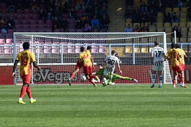 Atalanta s Nikola Krstovic scores a second goal for his team 0-2 during the Serie A Enilive matchday 31 between US Lecce and Atalanta BC at the Stadio Via del Mare in Lecce, Italy, Sunday, April 6, 2026. (Photo Pierluigi Pinto LaPresse)  Copyright: xPierluigixPinto LaPressex