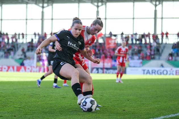 Soccer, Womens DFB Cup, 20260406, FC Bayern Munich SGS Essen Pictured from l Paulina PLATNER Essen, 25 , Franziska KETT Bayern, 20 Munich FC Bayern Campus Bayern Germany Copyright: Passion2Press MarkusxFischerx