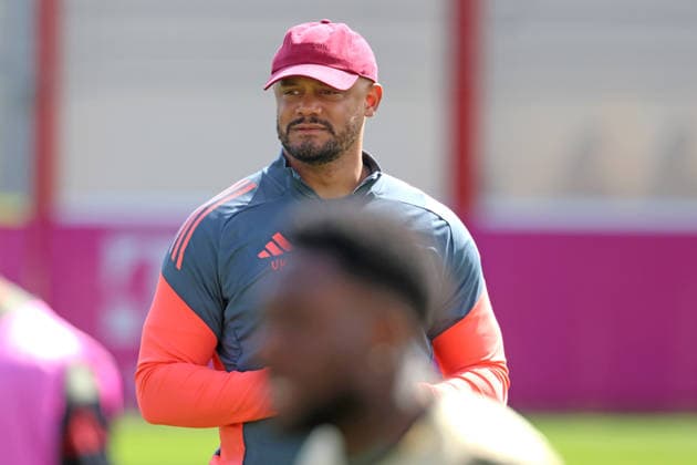 Coach Vincent Kompany and his players, Portraet, Portrait, Football final training before UEFA Champions League match Real Madrid CF FC Bayern München 06 04 2026 Training ground, Säbenerstr PHOTO Mladen Lackovic LakoPress