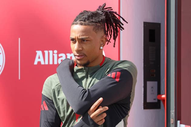 17 Michael Olise, stretches, portrait, portrait, football final training before UEFA Champions League match Real Madrid CF FC Bayern Munich 06 04 2026 Training ground, Säbenerstr PHOTO Mladen Lackovic LakoPress