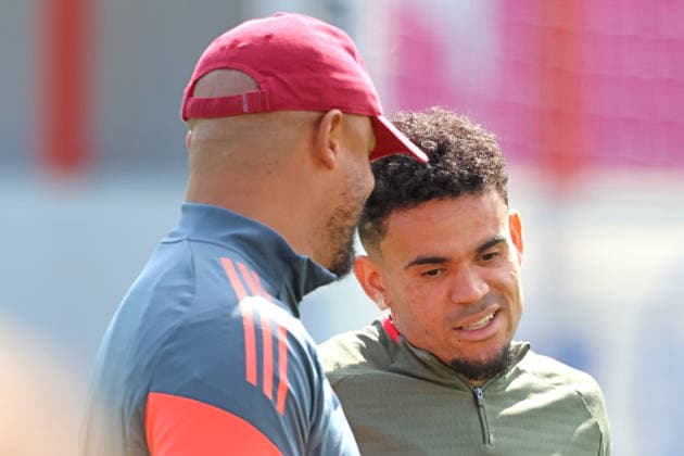Coach Vincent Kompany and 14 Luis Diaz, in conversation, Portraet, Portrait, Football final training before UEFA Champions League match Real Madrid CF FC Bayern Munich 06 04 2026 Training ground, Säbenerstr PHOTO Mladen Lackovic LakoPress