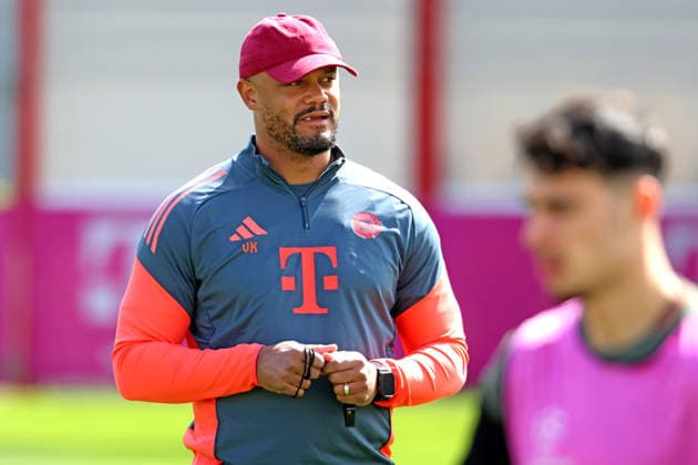 Coach Vincent Kompany, 45 Aleksandar Pavlovic, Portraet, Portrait, Football Final training before UEFA Champions League match Real Madrid CF FC Bayern München 06 04 2026 Training ground, Säbenerstr PHOTO Mladen Lackovic LakoPress