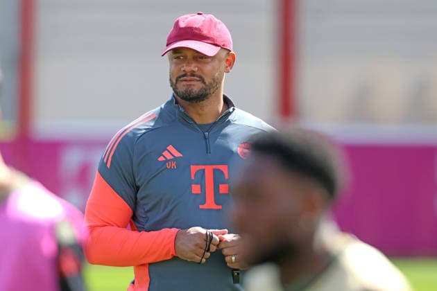 Coach Vincent Kompany and his players, Portraet, Portrait, Football final training before UEFA Champions League match Real Madrid CF FC Bayern München 06 04 2026 Training ground, Säbenerstr PHOTO Mladen Lackovic LakoPress