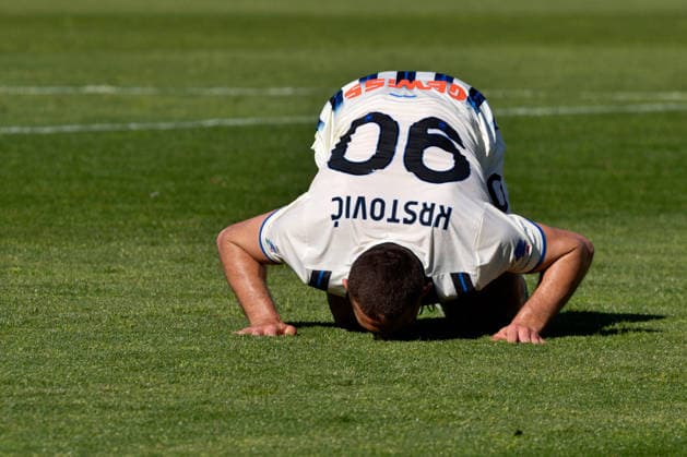 Nikola Krstovic of Atalanta celebrates after scoring a goal during US Lecce vs Atalanta BC, Italian soccer Serie A match in Lecce, Italy, April 06 2026  Copyright: xEmmanuelexMastrodonato IPAxSportx xipa-agency.netx xx IPA_73788469 IPA_Agency_IPA73788469