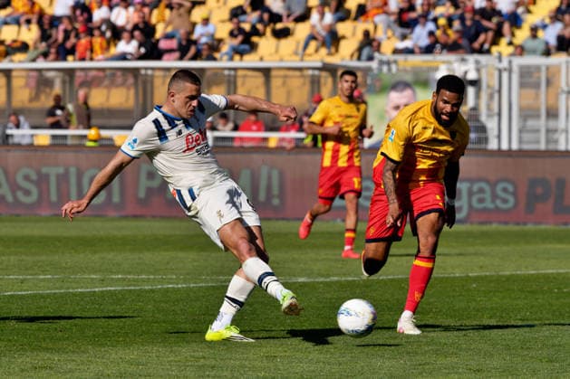 Nikola Krstovic of Atalanta scores a goal of 0-2 during US Lecce vs Atalanta BC, Italian soccer Serie A match in Lecce, Italy, April 06 2026  Copyright: xEmmanuelexMastrodonato IPAxSportx xipa-agency.netx xx IPA_73788462 IPA_Agency_IPA73788462