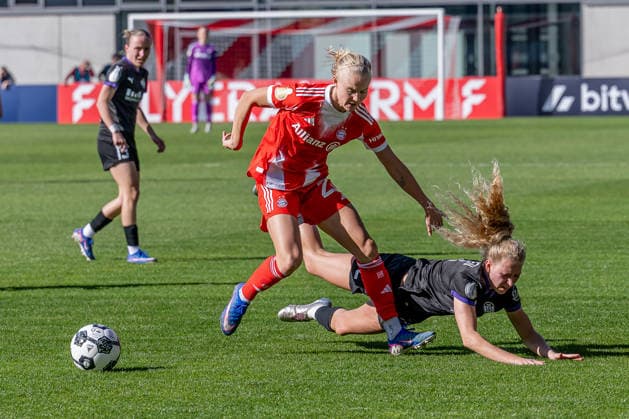 Fight for the ball duel between Pernille Harder FC Bayern Muenchen Frauen, 21 and Julie Terlinden SGS Essen, 02 GER, FC Bayern Muenchen Frauen vs SGS Essen, Football, DFB Pokal, Semifinal, Season 2025 2026, 06 04 2026 DFL DFB REGULATIONS PROHIBIT ANY USE OF PHOTOGRAPHS as IMAGE SEQUENCES and or QUASI VIDEO GER, FC Bayern Muenchen Frauen vs SGS Essen, Football, DFB Pokal, Semifinal, Season 2025 2026, 06 04 2026 Muenchen Copyright: xEibner-Pressefoto HeikexFeinerx EP_HFR