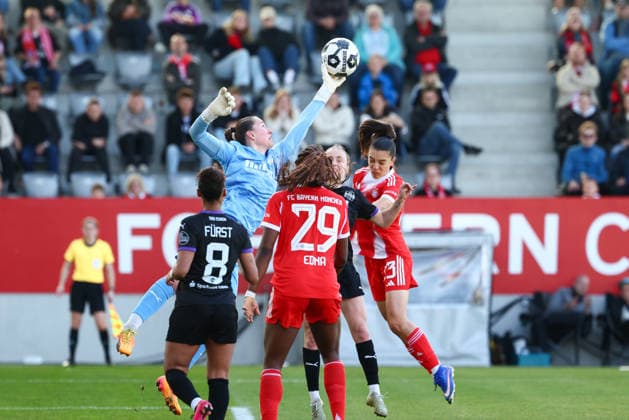 Luisa Palmen 21, SGS Essen in front of Natalia Padilla Bidas 23, FC Bayern München at the match between FC Bayern München v SGS Essen, Football, Women, DFB Cup Women, 2025 2026, Semi Final on 06 04 2026 in Munich, FC Bayern Campus Bayern Germany