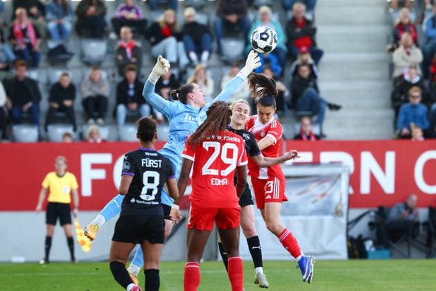 Luisa Palmen 21, SGS Essen in front of Natalia Padilla Bidas 23, FC Bayern München at the match between FC Bayern München v SGS Essen, Football, Women, DFB Cup Women, 2025 2026, Semi Final on 06 04 2026 in Munich, FC Bayern Campus Bayern Germany