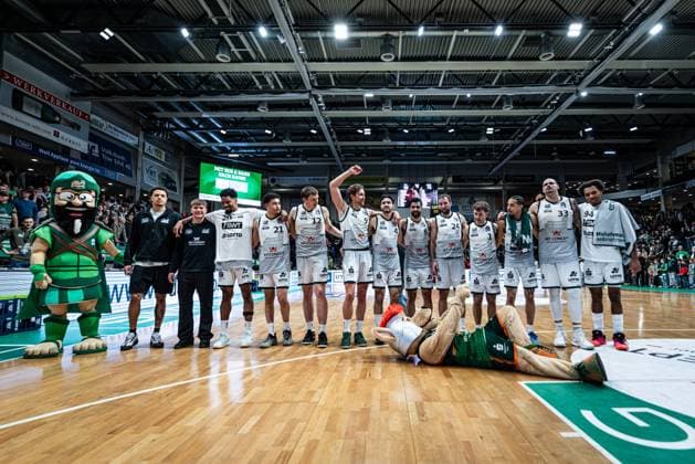 The Gladiators celebrate victory, Vet Concept Gladiators Trier vs MHP Riesen Ludwigsburg, Basketball, easyCredit BBL, Matchday 28, Season 2025 2026, 06 04 2026 Vet Concept Gladiators Trier vs MHP Riesen Ludwigsburg, Basketball, easyCredit BBL, Matchday 28, Season 2025 2026, 06 04 2026 Copyright: xEibner-Pressefoto AlexanderxNeisx EP_ANS