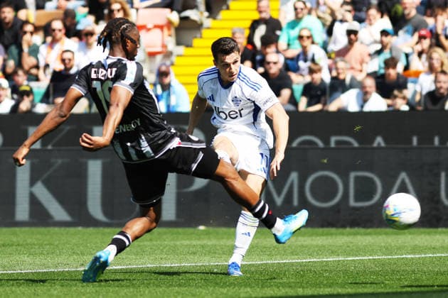 Como’s Anastasios Douvikas during the Serie A soccer match between Udinese and Como at the Bluenergy Stadium in Udine, north east Italy - Monday, April 06,2026 - soccer  Copyright: xAndreaxBressanutti LaPressex