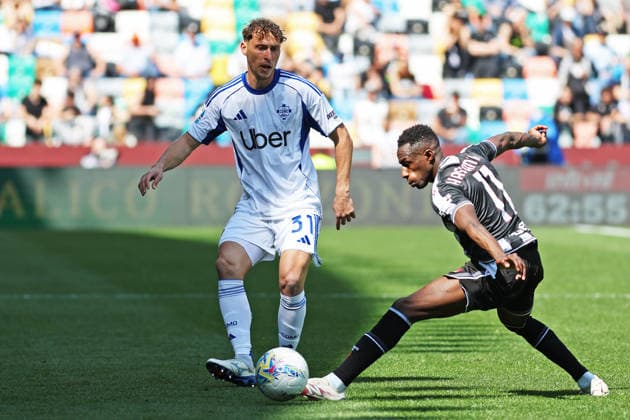 Como’s Mergim Voivode during the Serie A soccer match between Udinese and Como at the Bluenergy Stadium in Udine, north east Italy - Monday, April 06,2026 - soccer  Copyright: xAndreaxBressanutti LaPressex