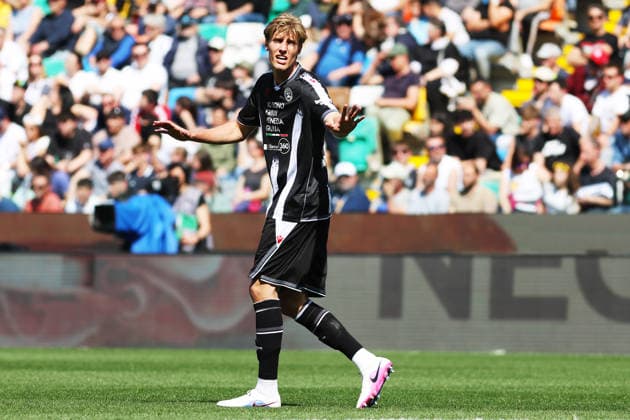 Udinese’s Thomas Kristensen during the Serie A soccer match between Udinese and Como at the Bluenergy Stadium in Udine, north east Italy - Monday, April 06,2026 - soccer  Copyright: xAndreaxBressanutti LaPressex