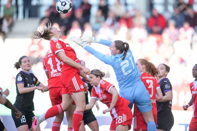 Soccer, Womens DFB Cup, 20260406, FC Bayern Munich SGS Essen Pictured from left Magdalena ERIKSSON Bavaria, 5 , Barbara DUNST Bavaria, 28 , Goalkeeper Luisa PALMEN Essen, 21 , Stine BALLISAGER Bavaria, 3 Munich FC Bayern Campus Bayern Germany Copyright: Passion2Press MarkusxFischerx