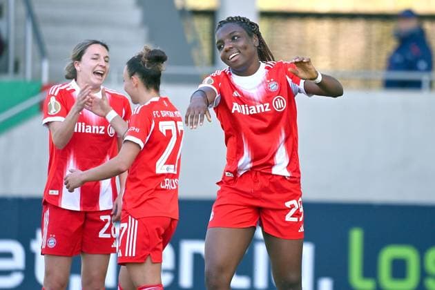 Goal celebration Edna IMADE FCB after goal to 4 0, cheering, joy, enthusiasm, action hi Barbara DUNST FCB , Arianna CARUSO FCB FC Bayern Muenchen SGS Essen Soccer DFB Pokal Semifinal Women on 06 04 2026 FC BAYERN CAMPUS