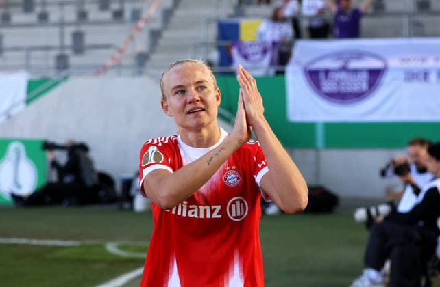 Football, Women, 2025 2026 season, FC Bayern Munich SGS Essen, DFB Cup, semi-final, Campus Pernille Harder FC Bayern Munich applauds, clapping, applause
