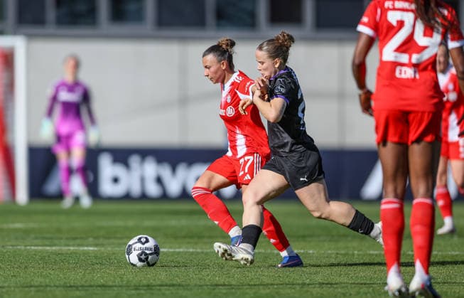 GER, Munich, FC Bayern Munich vs SGS Essen, DFB Pokal Women, Football, DFB, Season 2025 2026, FC Bayern Campus, Semifinal in the picture v l Arianna Caruso Bayern Munich Women 27 , Paulina Platner SGS Essen Women 25 DFB DFL REGULATIONS PROHIBIT ANY USE OF PHOTOGRAPHS AS IMAGE SEQUENCES AND OR QUASI VIDEO, 06 04 2026 Copyright: HMBxMedia HendrikxHamelau