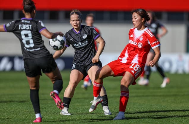 GER, Munich, FC Bayern Munich vs SGS Essen, DFB Pokal Women, Football, DFB, Season 2025 2026, FC Bayern Campus, Semifinal in the picture from l Paulina Platner SGS Essen Women 25 , Momoko Tanikawa Bayern Munich 18 DFB DFL REGULATIONS PROHIBIT ANY USE OF PHOTOGRAPHS AS IMAGE SEQUENCES AND OR QUASI VIDEO, 06 04 2026 Copyright: HMBxMedia HendrikxHamelau