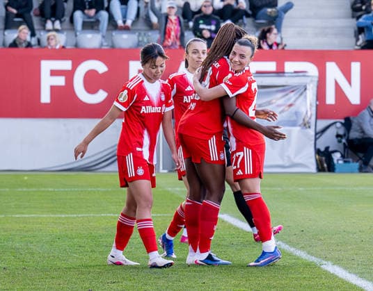 Momoko Tanikawa FC Bayern Muenchen Frauen, 18 , Natalia Padilla Bidas FC Bayern Muenchen Frauen, 23 and Arianna Caruso FC Bayern Muenchen Frauen, 27 celebrate with Edna Imade FC Bayern Muenchen Frauen, 29 their goal for 4 0 GER, FC Bayern Muenchen Frauen vs SGS Essen, Football, DFB Pokal, semi-final, 2025 2026 season, 06 04 2026 DFL DFB REGULATIONS PROHIBIT ANY USE OF PHOTOGRAPHS as IMAGE SEQUENCES and or QUASI VIDEO GER, FC Bayern Muenchen Frauen vs SGS Essen, Football, DFB Pokal, semi-final, 2025 2026 season, 06 04 2026 Muenchen Copyright: xEibner-Pressefoto HeikexFeinerx EP_HFR
