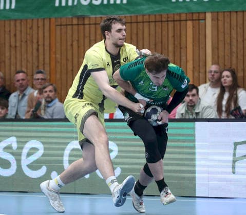 06 04 2026, xfsx, Men, Handball, Season 2025 2026, 3 Liga, Staffel Sued, 16 Matchday Woelfe Wuerzburg SG Koendringen Teningen v li Adam Petric SG Koendringen Teningen , Jonas Krenz Woelfe Wuerzburg Wuerzburg tectake ARENA Bayern Germany
