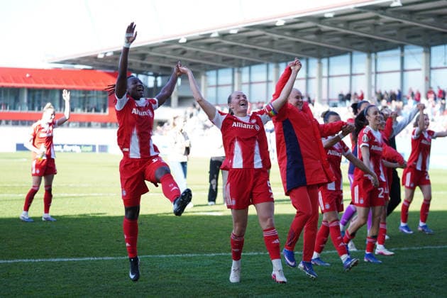 FC Bayern players Bernadette Amani 15 Bayern , Magdalena Eriksson 5 FC Bayern , Pernille Harder 21 Bayern celebrate with the fans after the DFB Cup semi-final FC Bayern Munich SGS Essen on 06 04 2026 in Munich FC Bayern Campus Bayern Germany