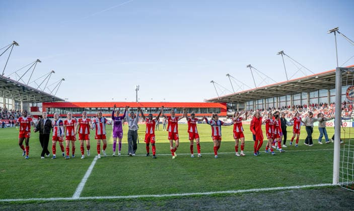 The Munich women celebrate the victory in front of the fans and the associated final GER, FC Bayern Muenchen Frauen vs SGS Essen, Football, DFB Pokal, Semi-final, Season 2025 2026, 06 04 2026 DFL DFB REGULATIONS PROHIBIT ANY USE OF PHOTOGRAPHS as IMAGE SEQUENCES and or QUASI VIDEO GER, FC Bayern Muenchen Frauen vs SGS Essen, Football, DFB Pokal, Semi-final, Season 2025 2026, 06 04 2026 Muenchen Copyright: xEibner-Pressefoto HeikexFeinerx EP_HFR