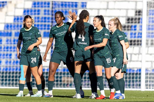 Birmingham City Women v Manchester City Women, Women s FA Cup GOAL scores 1-0 Manchester City Women forward Khadija Shaw (9) scores and celebrates with team mates during the Women s FA Cup match between Birmingham City Women and Manchester City Women at the St Andrew s @ Knighthead Park, Birmingham, UK on 6 April 2026. Birmingham St Andrew s @ Knighthead Park West Midlands UK Editorial use only , Copyright: xManjitxNarotrax PSI-24018-0012