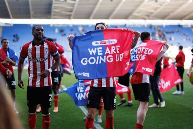 Lincoln City players celebrate their promotion to the Sky Bet Championship Reading v Lincoln City, Sky Bet League One, Football, Select Car Leasing Stadium, Reading, UK - 06 Apr 2026Reading Select Car Leasing Stadium United Kingdom EDITORIAL USE ONLY No use with unauthorised audio, video, data, fixture lists, club league logos or live services. Online in-match use limited to 120 images, no video emulation. No use in betting, games or single club league player publications. Copyright: xSimonxDael Shutterstockx 16811828ca