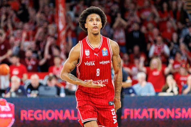 Demarcus Demonia BMA365 Bamberg Baskets, 08 , single picture, single photo, portrait, portraet, cheers, jubilation, positive emotions, positive emotion, BMA365 Bamberg Baskets vs Science City Jena, Basketball, easyCredit BBL, 28 Matchday, 06 04 2026 BMA365 Bamberg Baskets vs Science City Jena, Basketball, easyCredit BBL, 28 Matchday, 06 04 2026 Bamberg Copyright: xEibner-Pressefoto G.xSantemizx EP_EER