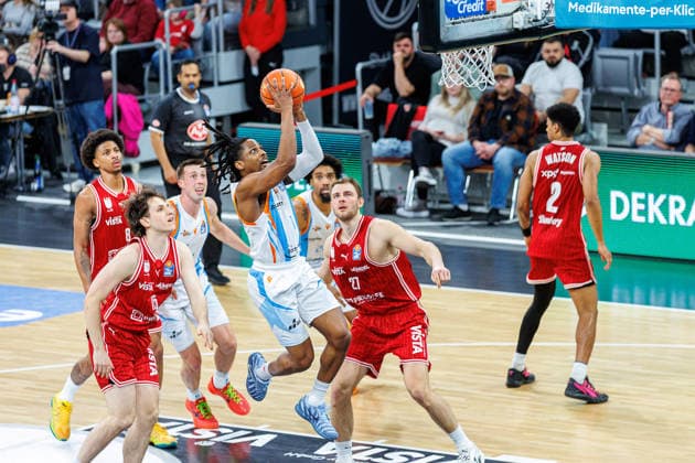 Adrian Petkovic BMA365 Bamberg Baskets, 15 , Joe Wieskamp Science City Jena, 10 , Uchenna Iroegbu Science City Jena, 01 , Moritz Krimmer BMA365 Bamberg Baskets, 27 , BMA365 Bamberg Baskets vs Science City Jena, Basketball, easyCredit BBL, Matchday 28, 06 04 2026 BMA365 Bamberg Baskets vs Science City Jena, Basketball, easyCredit BBL, Matchday 28, 06 04 2026 Bamberg Copyright: xEibner-Pressefoto G.xSantemizx EP_EER