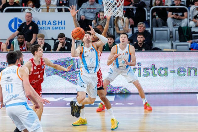 Seikou Sisoho Science City Jena, 11 , Richard Balint BMA365 Bamberg Baskets, 11 , Demarcus Demonia BMA365 Bamberg Baskets, 08 , BMA365 Bamberg Baskets vs Science City Jena, Basketball, easyCredit BBL, Matchday 28, 06 04 2026 BMA365 Bamberg Baskets vs Science City Jena, Basketball, easyCredit BBL, Matchday 28, 06 04 2026 Bamberg Copyright: xEibner-Pressefoto G.xSantemizx EP_EER