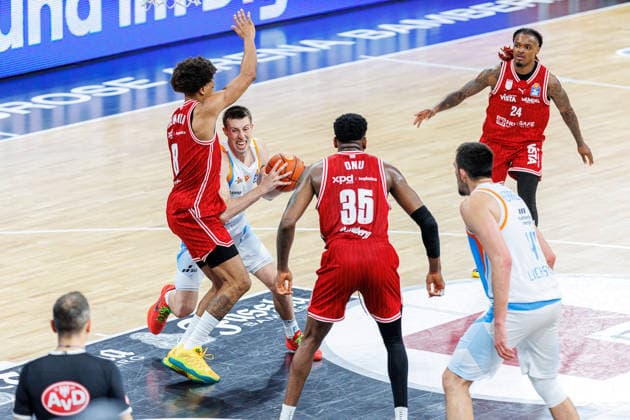 Demarcus Demonia BMA365 Bamberg Baskets, 08 , Joe Wieskamp Science City Jena, 10 , Ejiofor Onu BMA365 Bamberg Baskets, 35 , BMA365 Bamberg Baskets vs Science City Jena, Basketball, easyCredit BBL, 28 Matchday, 06 04 2026 BMA365 Bamberg Baskets vs Science City Jena, Basketball, easyCredit BBL, 28 Matchday, 06 04 2026 Bamberg Copyright: xEibner-Pressefoto G.xSantemizx EP_EER