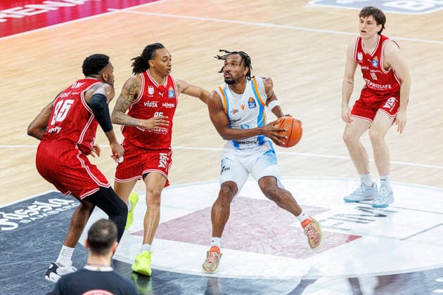 Ejiofor Onu BMA365 Bamberg Baskets, 35 , Austin Crowley BMA365 Bamberg Baskets, 85 , Keith Braxton JR Science City Jena, 13 , BMA365 Bamberg Baskets vs Science City Jena, Basketball, easyCredit BBL, Matchday 28, 06 04 2026 BMA365 Bamberg Baskets vs Science City Jena, Basketball, easyCredit BBL, Matchday 28, 06 04 2026 Bamberg Copyright: xEibner-Pressefoto G.xSantemizx EP_EER