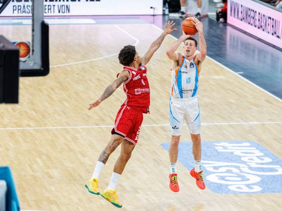 Demarcus Demonia BMA365 Bamberg Baskets, 08 , Joe Wieskamp Science City Jena, 10 , BMA365 Bamberg Baskets vs Science City Jena, Basketball, easyCredit BBL, Matchday 28, 06 04 2026 BMA365 Bamberg Baskets vs Science City Jena, Basketball, easyCredit BBL, Matchday 28, 06 04 2026 Bamberg Copyright: xEibner-Pressefoto G.xSantemizx EP_EER