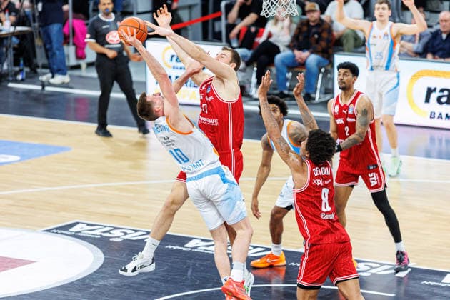 Joe Wieskamp Science City Jena, 10 , Demarcus Demonia BMA365 Bamberg Baskets, 08 , Moritz Krimmer BMA365 Bamberg Baskets, 27 , BMA365 Bamberg Baskets vs Science City Jena, Basketball, easyCredit BBL, Matchday 28, 06 04 2026 BMA365 Bamberg Baskets vs Science City Jena, Basketball, easyCredit BBL, Matchday 28, 06 04 2026 Bamberg Copyright: xEibner-Pressefoto G.xSantemizx EP_EER