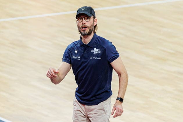 Bjoern Harmsen Science City Jena, Coach , single picture, single photo, portrait, portraet, BMA365 Bamberg Baskets vs Science City Jena, Basketball, easyCredit BBL, 28 Matchday, 06 04 2026 BMA365 Bamberg Baskets vs Science City Jena, Basketball, easyCredit BBL, 28 Matchday, 06 04 2026 Bamberg Copyright: xEibner-Pressefoto G.xSantemizx EP_EER